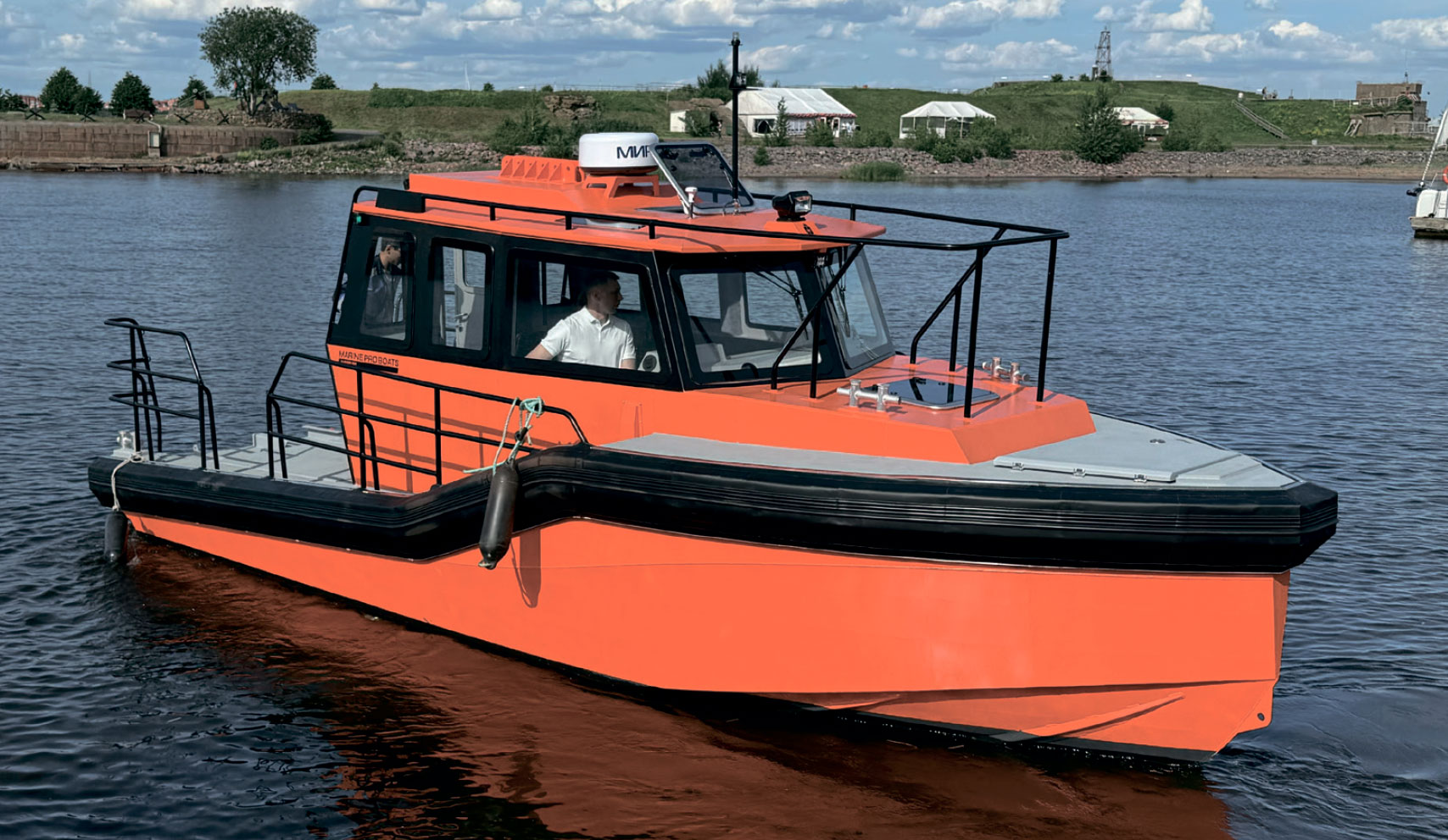 Cкоростной рабочий катер Mariner 850FRB